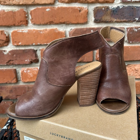 Lucky Brand Women's Brown Peep-Toe Heeled Sandals - Picture 1 of 9